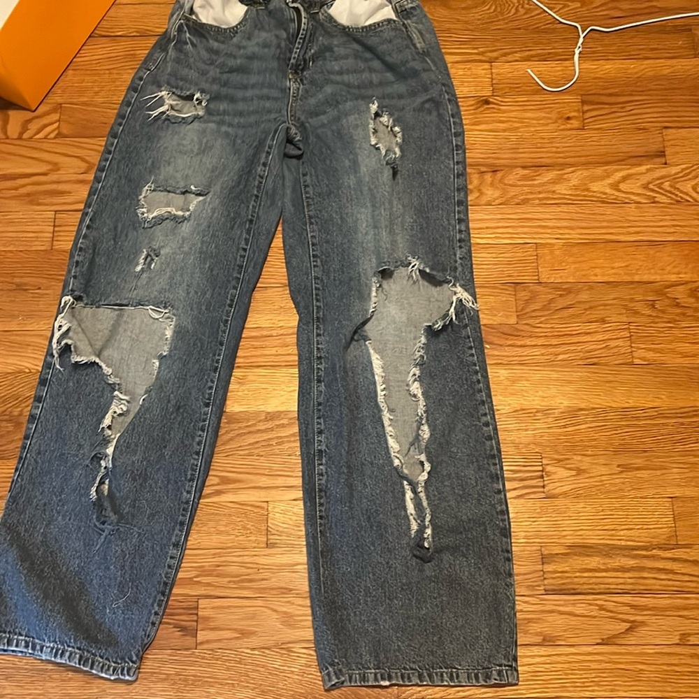 Indigo Rein used ripped jeans